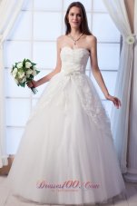 Beautiful A-line Sweetheart Floor-lengthTulle Appliques and Hand Made Flowers Wedding Dress