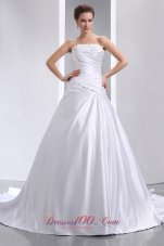 Romantic A-line Strapless Low Cost Wedding Dress Chapel Train Taffeta Appliques and Ruch