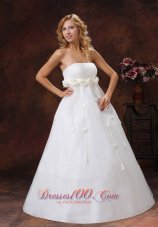 Hand Made Flowers Decorate Bust Floor-length Strapless Tulle and Satin A-line 2013 Wedding Dress