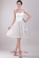 Sweet A-Line/Princess Sweetheart Knee-length Organza Appliques Wedding Dress