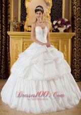 Remarkable Elegant Quinceanera Dress Strapless Taffeta Beading White Ball Gown