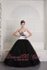 Cheap Modest Black and White Ball Gown V-neck Quinceanera Dress Tulle Embroidery Floor-length
