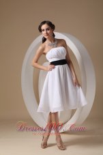 White Cheap Bridesmaid Dress With Black Sashes Knee-length Dama Dresses